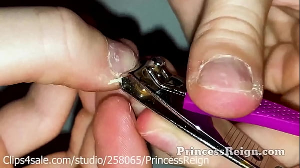 Cutting nails deep is satisfying