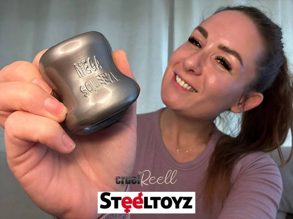 Cruel Reell tests the MEGA SQUEEZE from Oxballs – exclusively at Steeltoyz